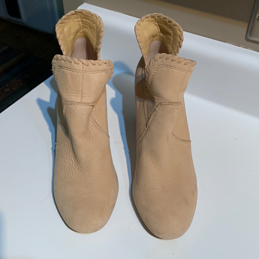 Lucky brand ankle bootie size 7.5 nude leather bootie